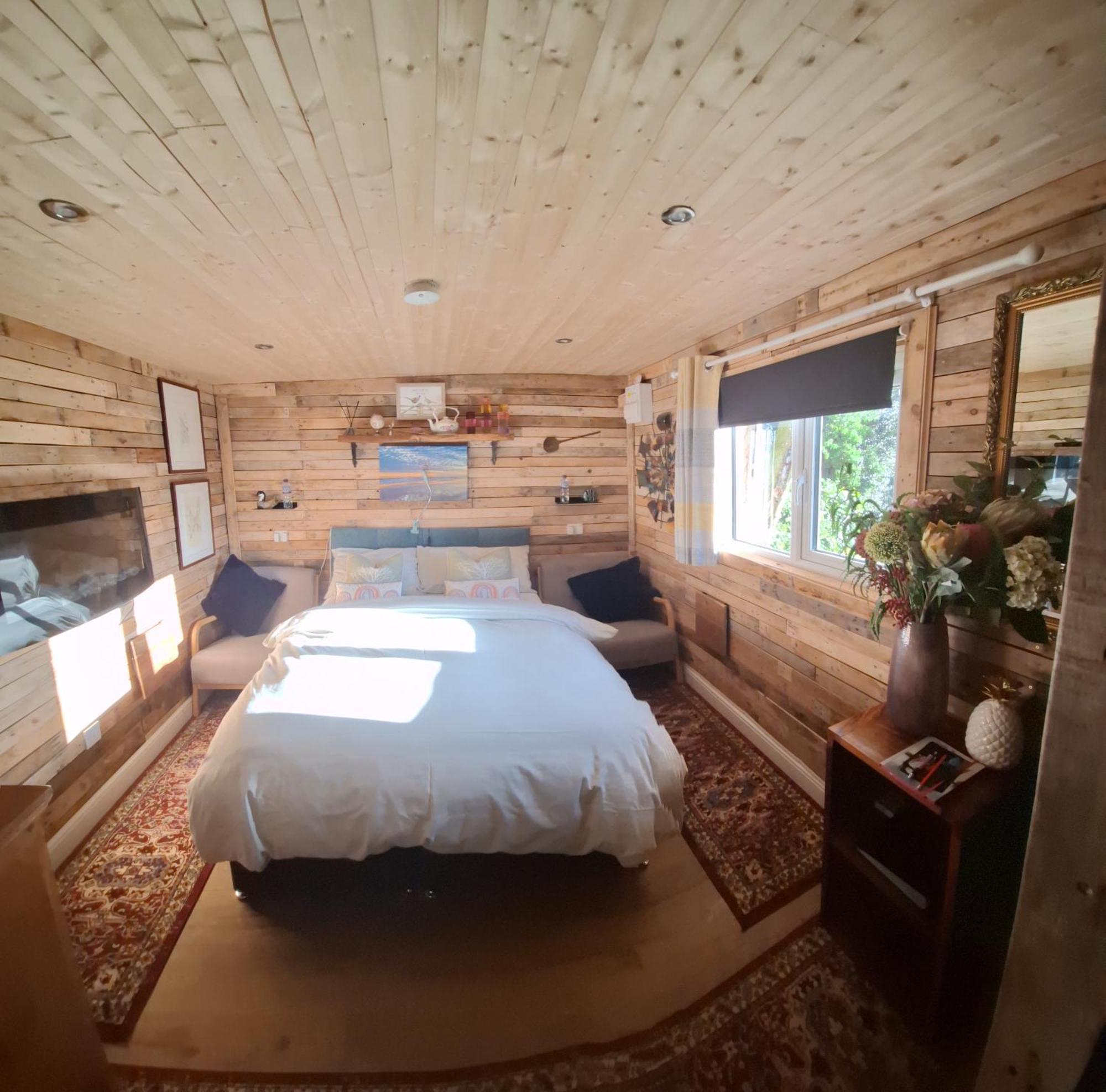 Lilac Cottage Cabin Swafield Экстерьер фото